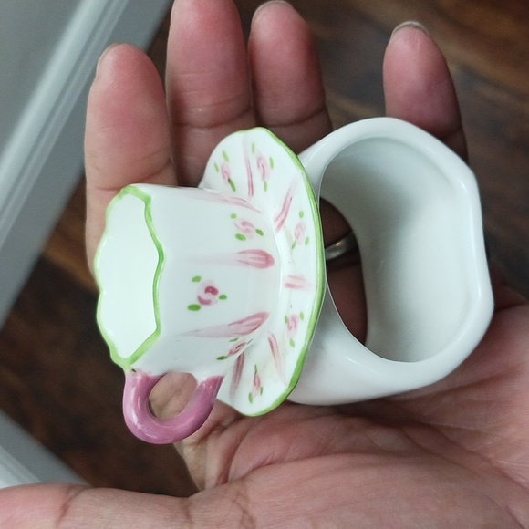 Set of 3 Miniature Floral Teacup Napkin Rings Set - Picture 5 of 6